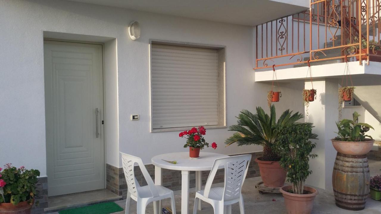 Апартаменти Sole E Fiori Di Sicilia Вальдеріче Екстер'єр фото