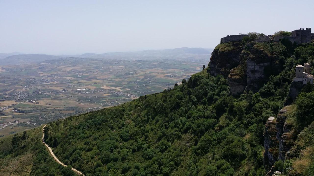 Апартаменти Sole E Fiori Di Sicilia Вальдеріче Екстер'єр фото